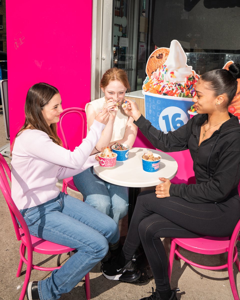 cheers to perfect fro-yo weather 🤩🍦☀️