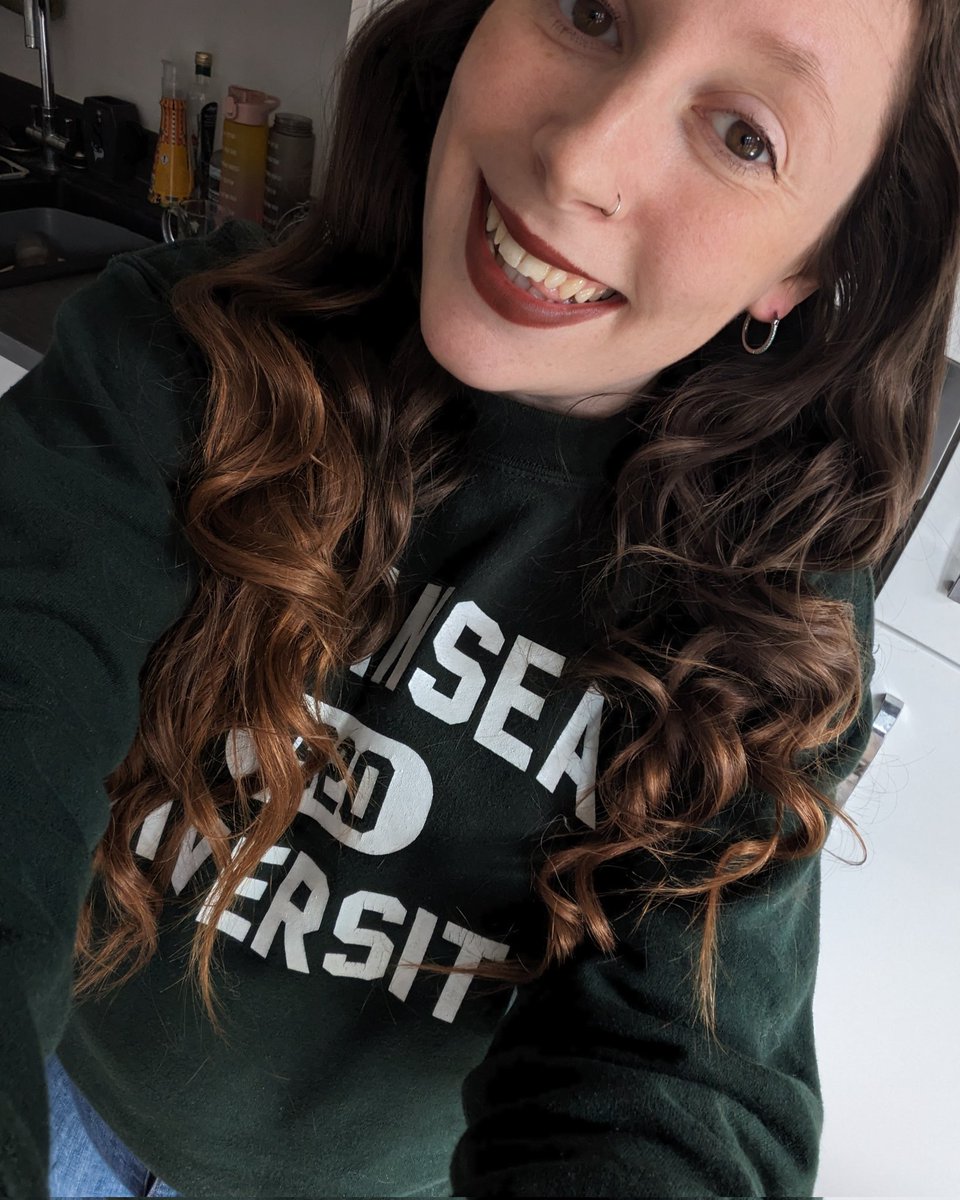 Sarah_KIP's tweet image. Dark lips and curly hair 😘