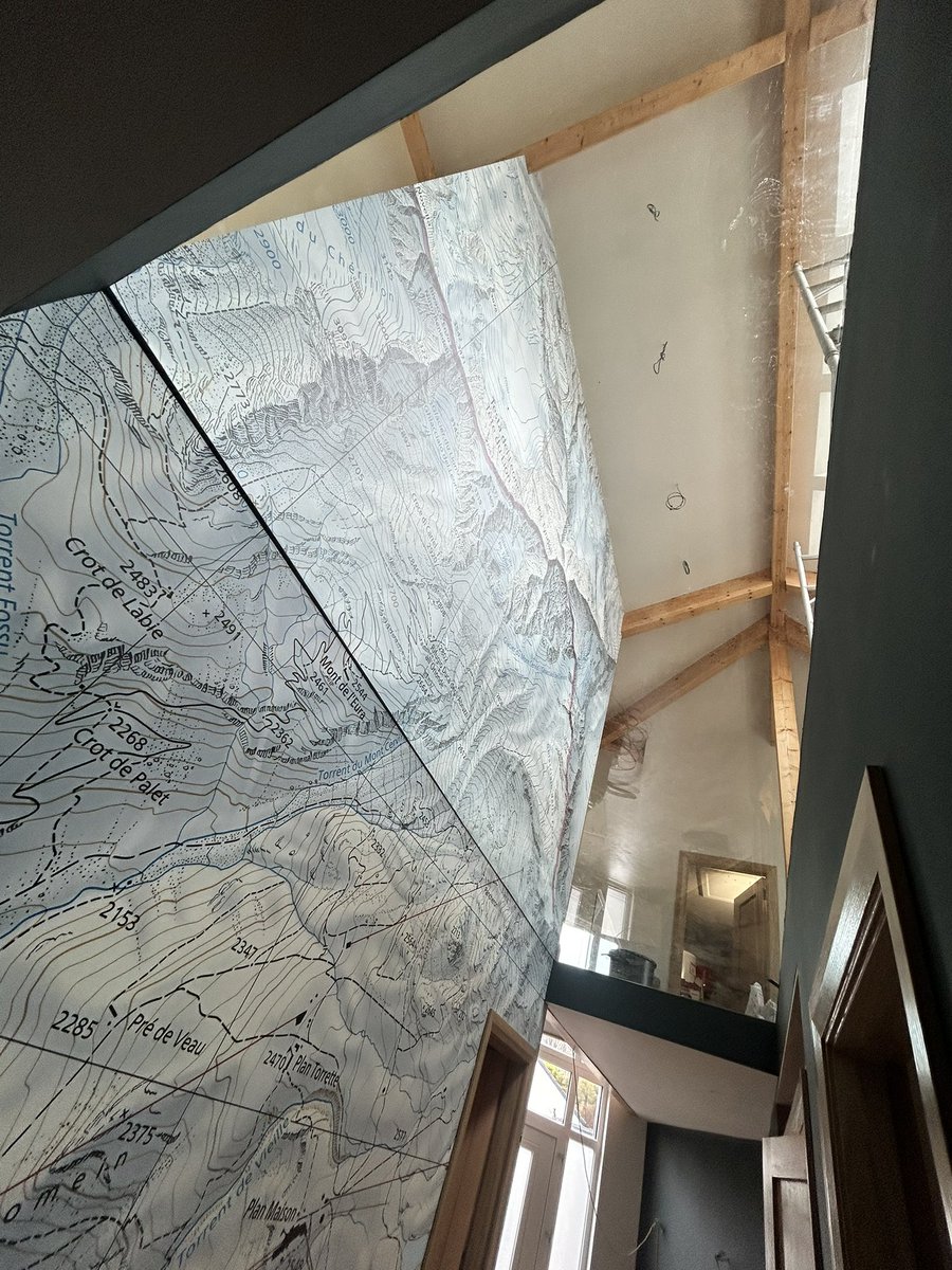 Transform your space with custom print wallpaper Whether it's for home, office, or venue. This top piece is a 5x5m wallpaper produced &amp; installed in one piece. Make a bold statement by creating a truly unique atmosphere #CustomPrintedWallpaper #InteriorDesign #transformyourspace