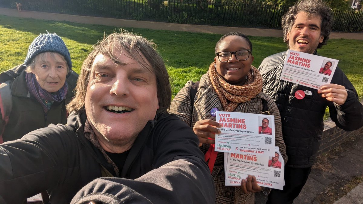 Team #DeBeauvoir out this evening, speaking to residents about the local issues that matter to them. Residents want a local Cllr that can resonate with their lived experiences. As a Cllr, I will ensure the community voice continues to be at the centre of our work. #JAS4DB🌹