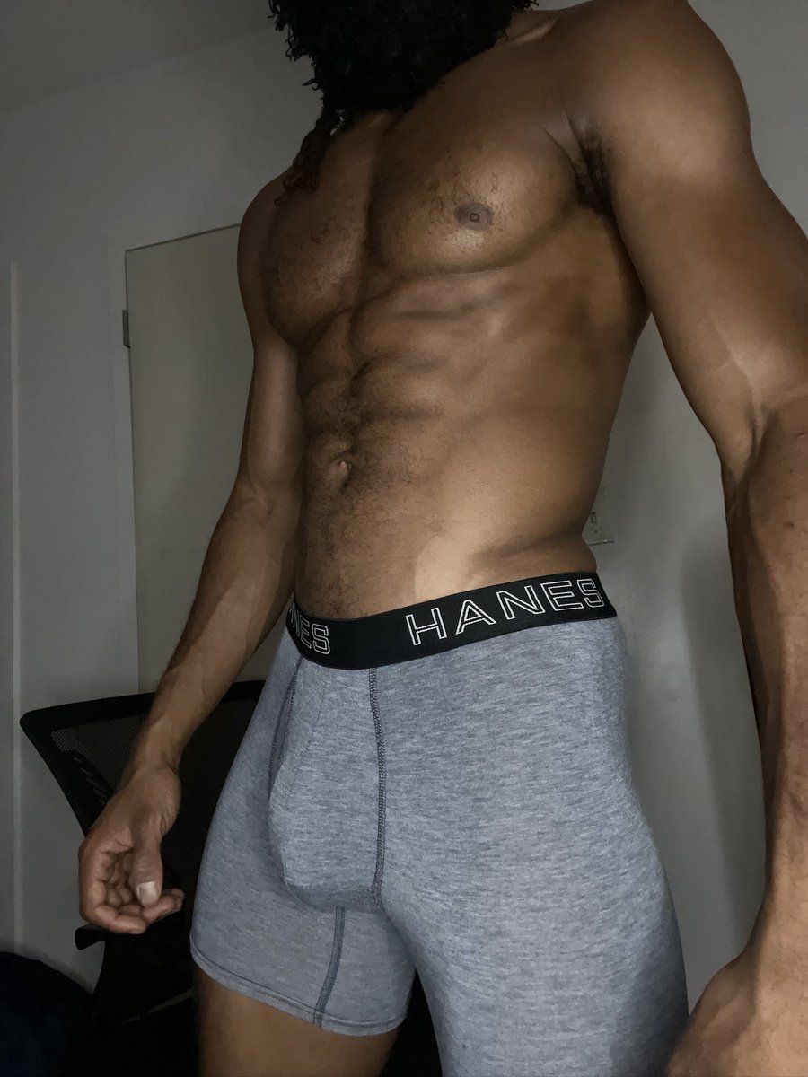 @nihiinn_ All shapes &amp; sizes get Appreciated &amp; Broke🍆down the same 😇