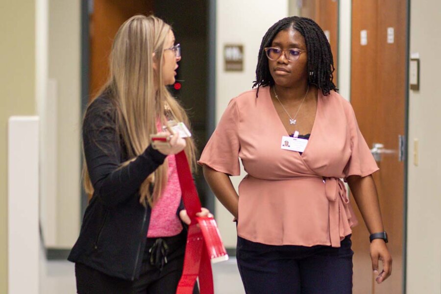 Pre-med students at Knox College had immersive shadowing opportunities in March, gaining valuable experience and insight into healthcare by observing nurses, dentists, and federally qualified health centers. Read more: bit.ly/3vv6QXg