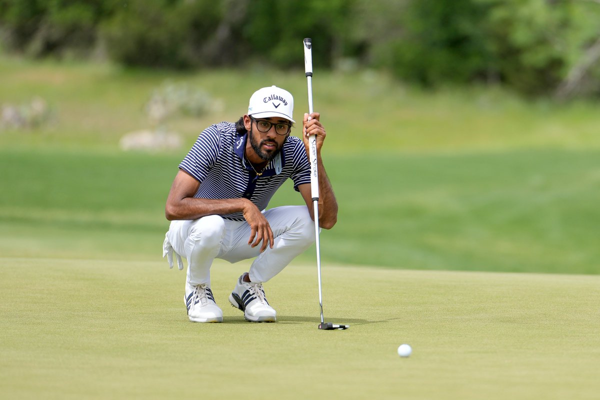 Master your broomstick technique with confidence, like Akshay Bhatia, using our Tour 1.0 2-Piece putter grip. Specifically designed for broomstick style putters, the split layout lets you position your hands exactly where you need them for a fluid and natural stroke.