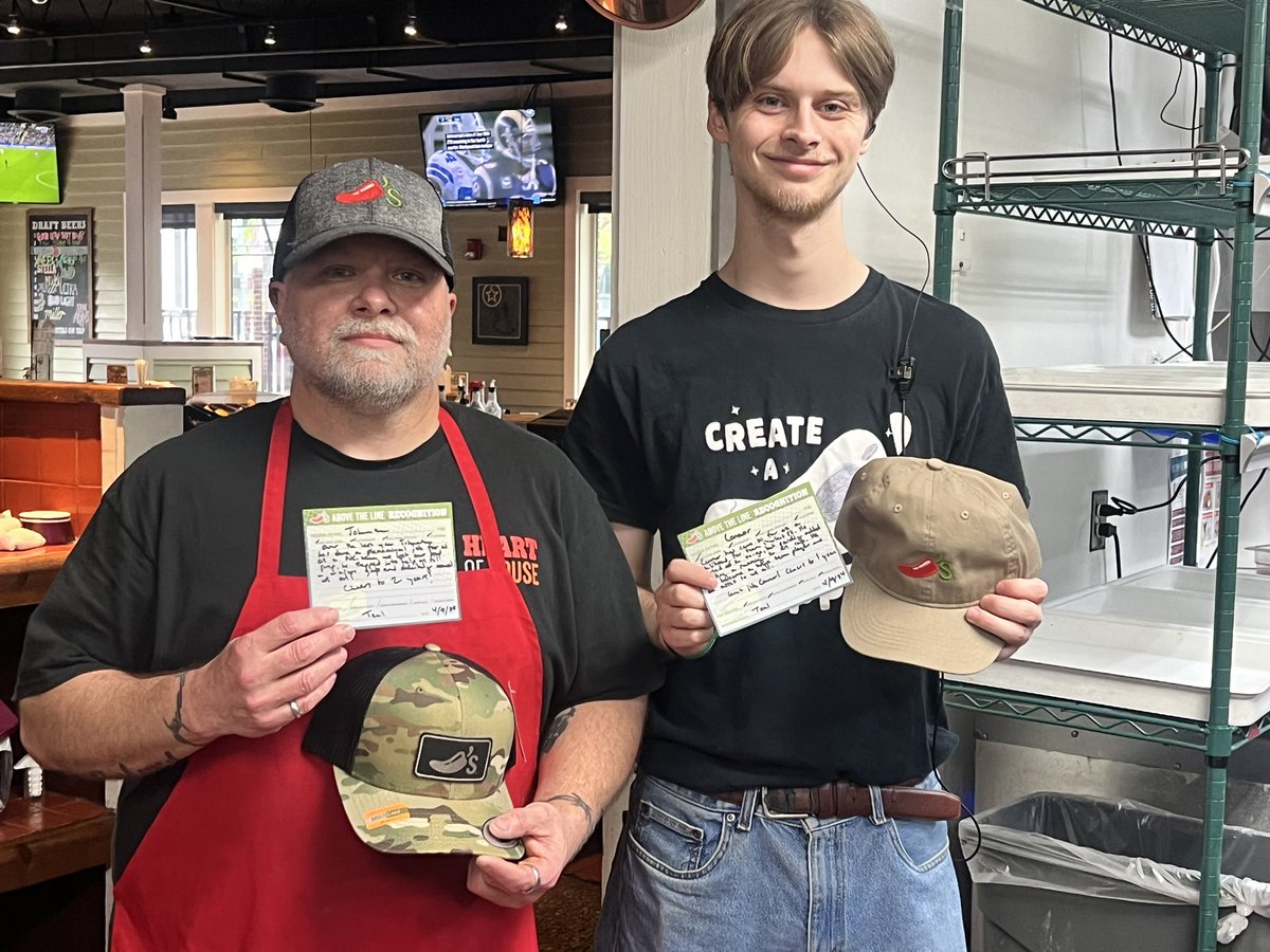 TealKahn's tweet photo. Cheers to these Chiliheads for their Chili’s anniversary! Johnathan (left) at 2 years and Connor (right) for 1 year! Proud of these two and all they have accomplished! @dylansamuel9310 https://t.co/yQQhS4vaug