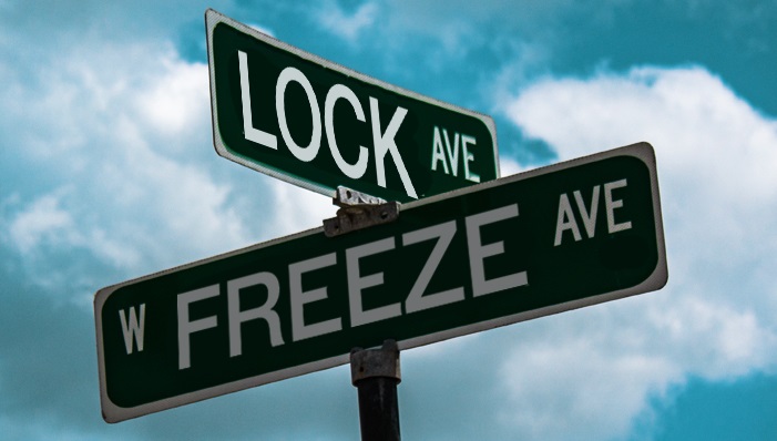 🥶 #CreditFreeze or #CreditLock? 🔒 Use these tips to consider key differences and help make the right choice for your finances. tinyurl.com/us46jmb3 #IdentityTheft #Fraud #CreditScore