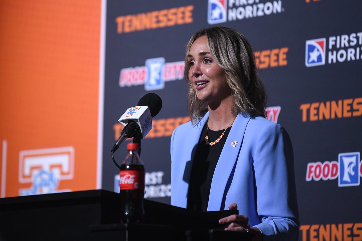 Caldwell introduced at Tennessee, makes it clear style of play won’t change: wvmetronews.com/2024/04/09/cal…