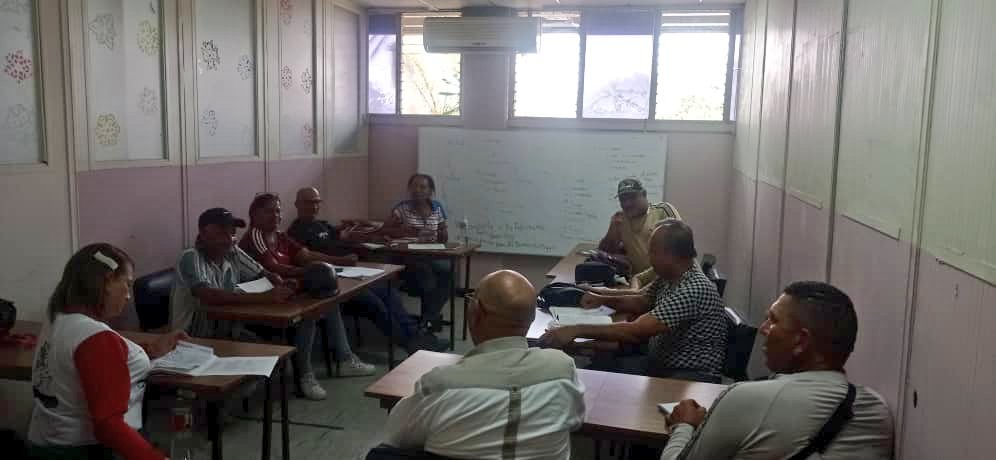 #9Abr | En Desarrollo 🔴 Encuentro Organizativo EPP @PartidoPSUV Santa Rosa, en la evaluación, profundización y analisis del cumplimiento de la Orden de Operaciones 001 Ampliación de las estructuras de Base. #CaigaQuienCaiga @LuisJonasReyes