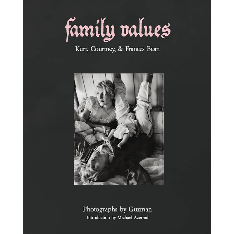 SPILL BOOK REVIEW: GUZMAN (INTRODUCTION BY MICHAEL AZERRAD) - FAMILY VALUES: KURT, COURTNEY & FRANCES BEAN spillmagazine.com/82689 #books #bookreview #review #music #retweet #rock #rockandroll #grunge #alternative #alternativerock #hardrock #reissue #seattle #washington #usa 🇺🇸