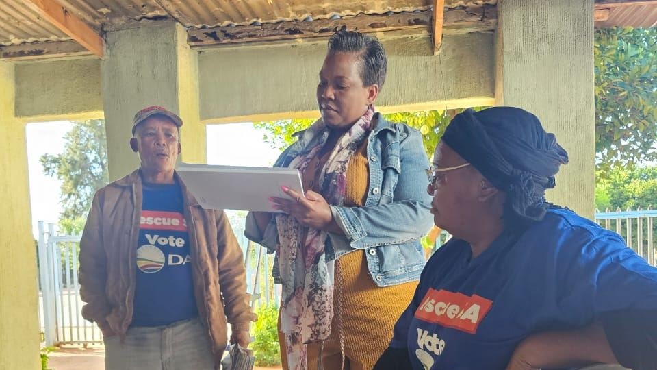 DA_NCape's tweet photo. 🧢From #Kimberley to #Mapoteng to #Groblershoop to #Upington the DA is growing support for our rescue mission to save what is left of South Africa and to stop a doomsday coalition from coming to power to destroy what is left.  

The choice is simple!  

🗳️#VoteDA to #RescueSA https://t.co/MkqZ9V9AfK