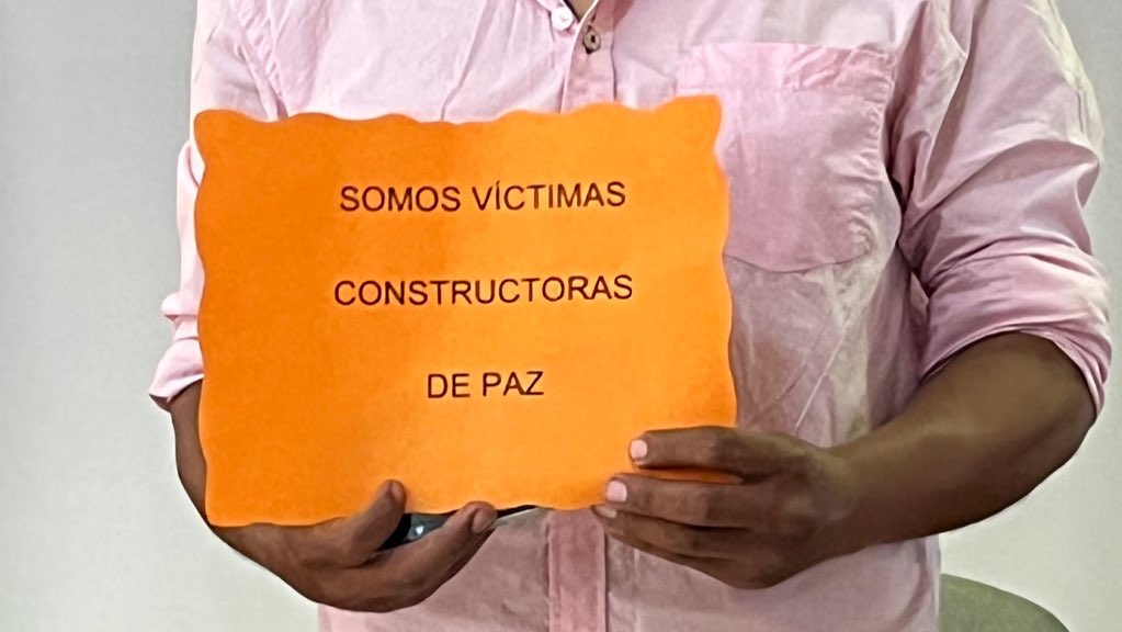 Hoy, día nacional de memoria y solidaridad con las víctimas, estuve en la Universidad Católica de Oriente conversando sobre la importancia de la verdad para la reconciliación y la construcción de paz en Colombia.🇨🇴🕊️ #9DeAbril más de 9 millones de historias para no repetir.