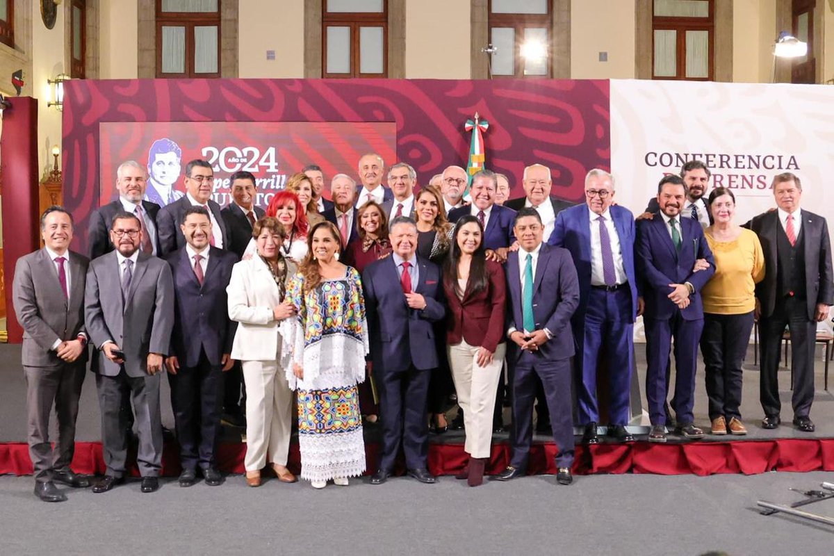 Esta mañana acompañamos a nuestro presidente @lopezobrador_ en su conferencia mañanera donde se informó sobre los avances del IMSS-BIENESTAR en nuestro estado y el país. Se dio a conocer el programa La Clínica es Nuestra con la que los centros de salud y clínicas de Zacatecas