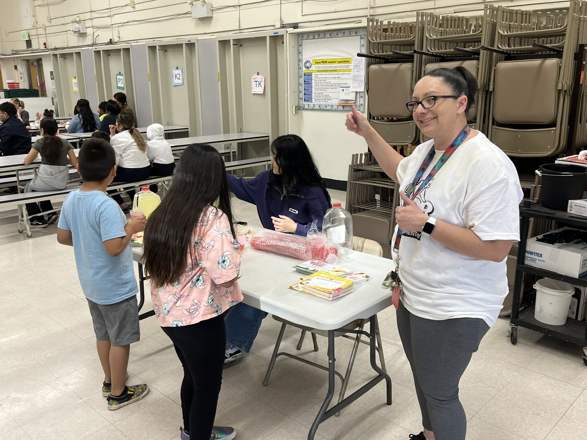 We are ready to kick off Art Night. This is going to be so much fun. Thank you parents & kids for joining us. Thank you teachers for doing art sessions w families. Thank you PTA for partnering w us. Thanks to @raisingcanes canes for the lemonade. #WeAreRUSD @RowlandSchools