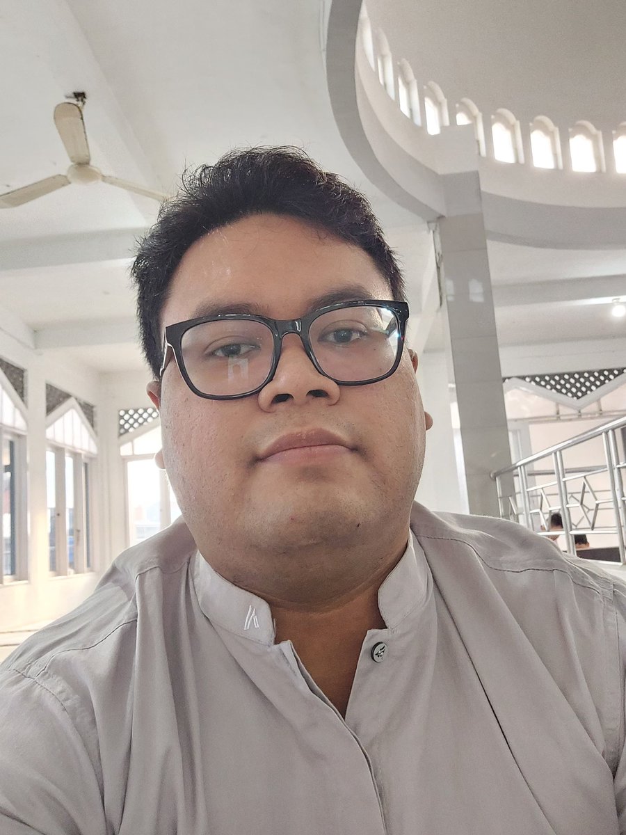 GiselleganceID's tweet photo. Jadi kalian dapet shaf berapa gaes2?
Row depan? Tengah? Belakang? Teras? Halaman? Atau ditepi jalan?

Ehem ehem @celleicelz boleh kali... pahamlah ya? https://t.co/h2gXOOxBHu