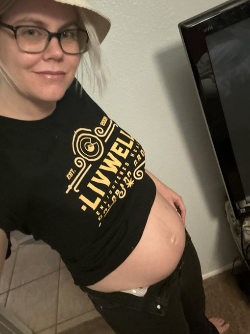 So I bought some jeans months ago that were way too big and I just tried them on and ya my pregnant belly