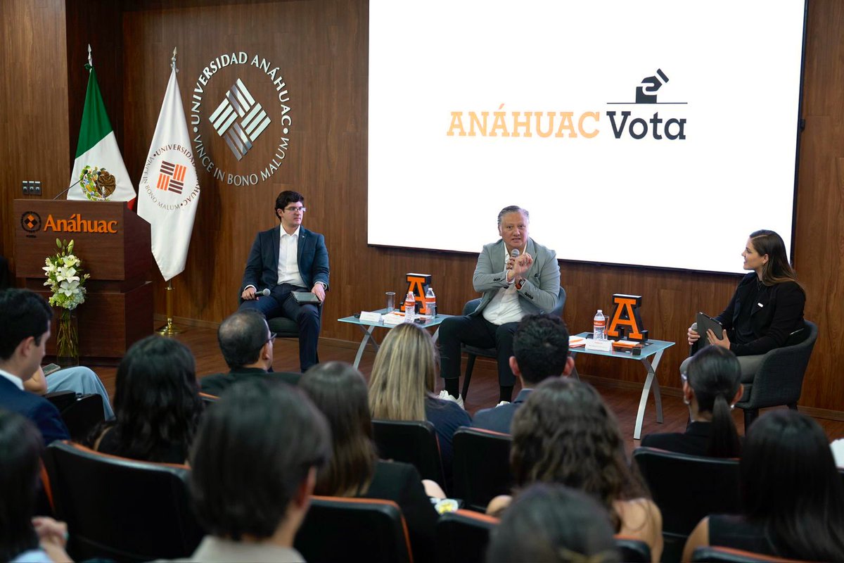 Junto a alumnos de la @UAnahuacPuebla, recibimos a @FerMoralesMtz en el segundo encuentro con candidatos a la gubernatura en #Puebla. #AnáhuacVota es un espacio de reflexión y colaboración donde se dialoga de manera constructiva sobre los retos y oportunidades que tiene nuestra