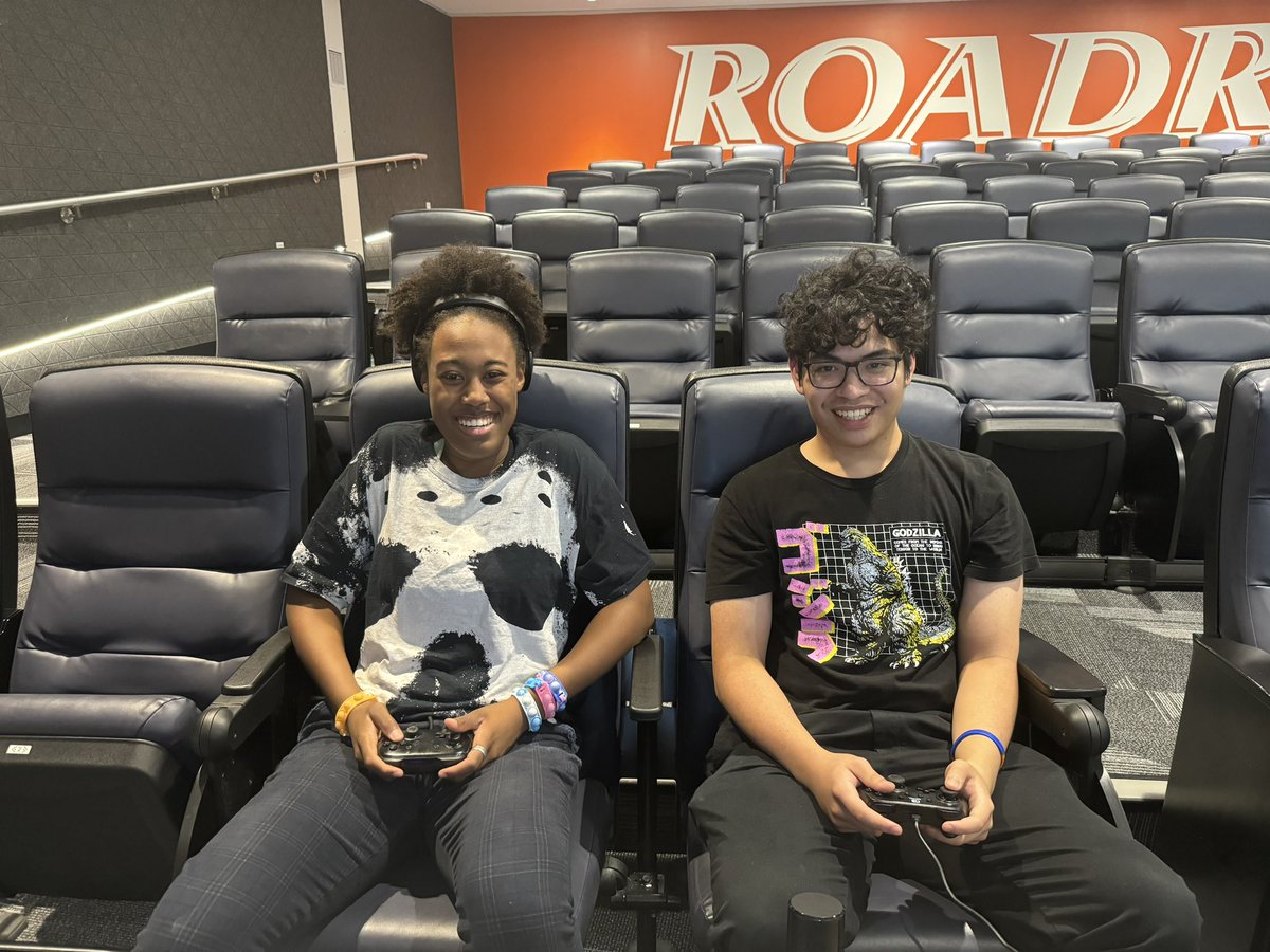 We’ve got Cheyenne from @UTSAWBB in the house with Riley! 🥳 guess who’s winning 👀 Find out: bit.ly/3vLt5bl #UTSA #BuildTheNest #LetsGo210