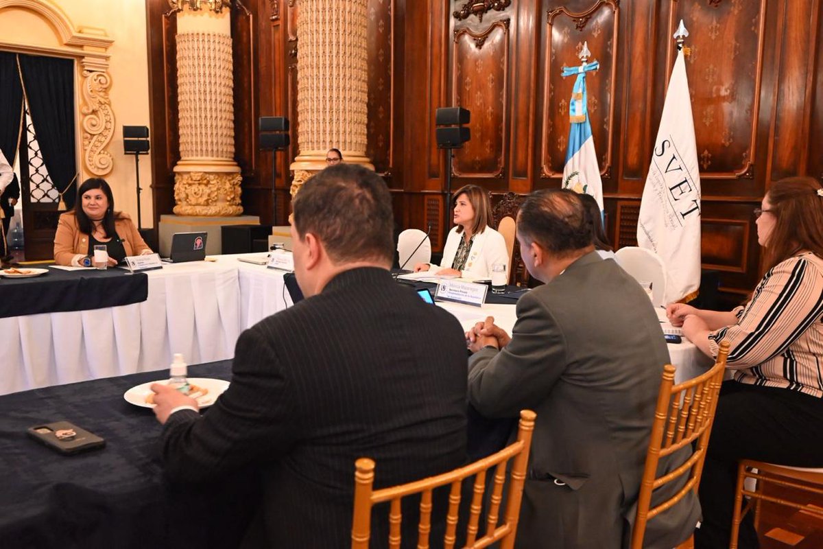 Las diputadas Andrea Reyes, Ivanna Luján y el diputado Raúl Barrera, se reunieron con @KarinHerreraVP vicepresidenta de la República y la @secretariasvet, con el objetivo de presentar reformas a la Ley del Régimen Penitenciario, que buscan el fortalecimiento en el registro y…