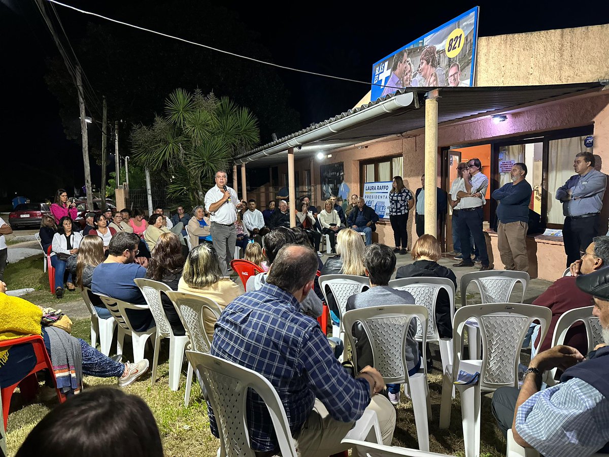 Hoy volvimos a Zona Oeste para inaugurar el comité de la lista 821 en Gregorio Aznárez. Junto a Hernán Ciganda, la alcaldesa Patricia Martínez, el edil Ronald Martínez y un gran equipo redoblamos esfuerzos para seguir generando crecimiento, oportunidades y calidad de vida para…