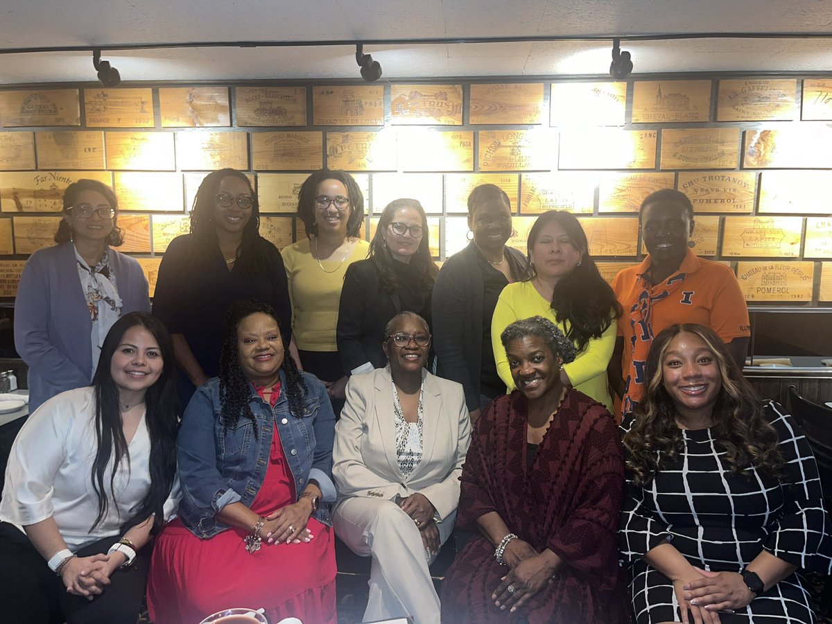 Thank you so much to the @LASillinois Office of Inclusive Excellence and Dean @DrVKPatton for hosting a lovely dinner with fellow women of color attending the Faculty Women of Color in the Academy (FWCA) this week! We love institutional support!