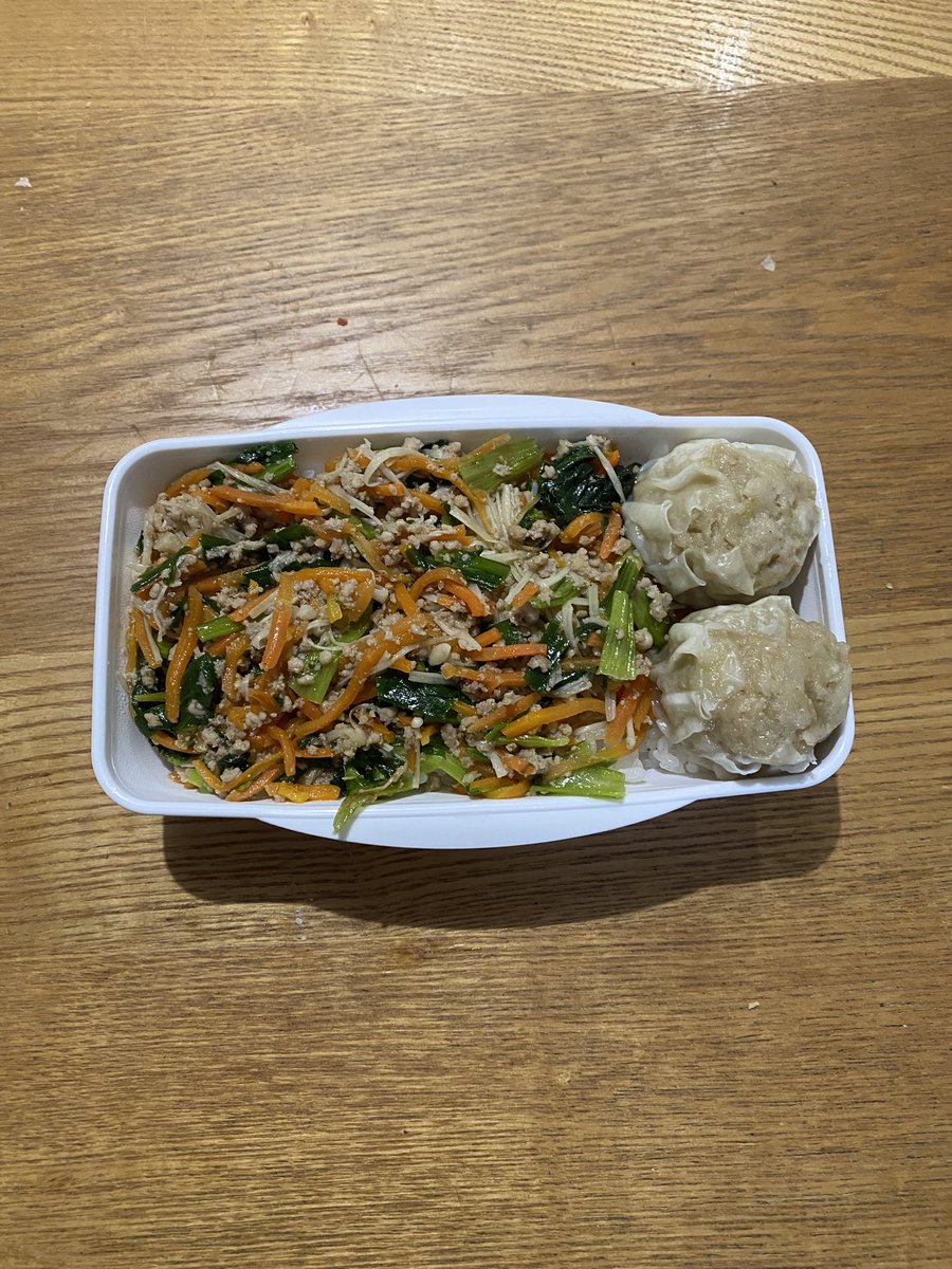 77spring's tweet image. 転職8か月目、久しぶりに昨日はゆるく仕事できた。嵐の前の静けさかな…
娘の弁当はそぼろビビンバ弁当、クラス替えのメンバーがまあまあよかったらしく、気分良く登校してるのでなにより。
#ワーママ転職　#中学生弁当