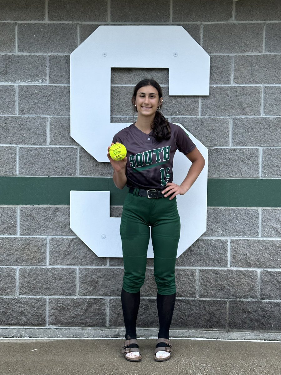 🚨Another  💣 for the Lady Dragons by Freshman, Grace Turner - 2 Run Homerun!! 

#GoDragons🐉 #ChainGang