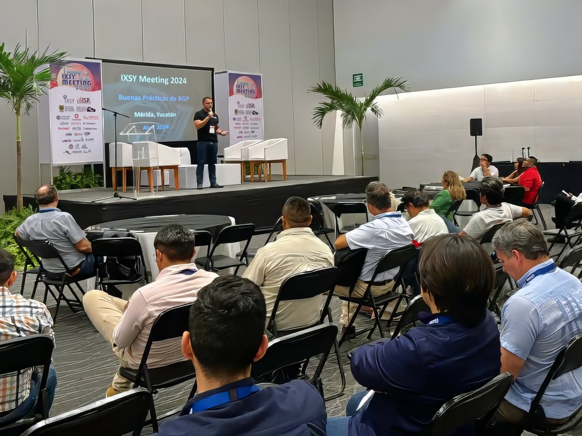 ¡<a href="/moviedocr/">Mauricio Oviedo</a>, nuestro CEO, compartió sus conocimientos sobre 'Buenas Prácticas de BGP' en #IXSYMeeting! 🌐 No te pierdas las últimas tendencias en conectividad en el Centro de Convenciones Siglo XXI. #Mérida #Yucatán #México 🇲🇽 <a href="/IXP_Yucatan/">Internet Exchange Services Yucatán</a>