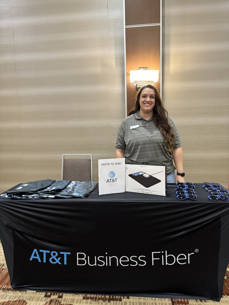 Can’t win without CRU! So @itsLenuta11 and I attended the local Chamber of Commerce’s Business After Dark event. Thanks to @mogilnicki_alex for the connection! #MakingWaves @GreaterLakesMkt @DanBrechbill
