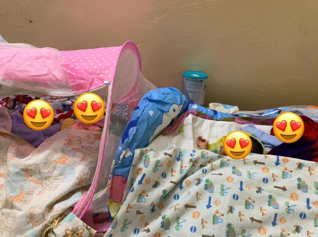 Evwandiayee's tweet image. Salam tout le monde 
Nous avons une maman qui vient de mettre au monde des quadruplés à Richard Toll.
Nous avons besoin de lait et de couches pour les bébés.
Vous pouvez lui faire des dons directement sur ce numéro 77 219 84 05 par wave ou OM 
Merci de partager svp