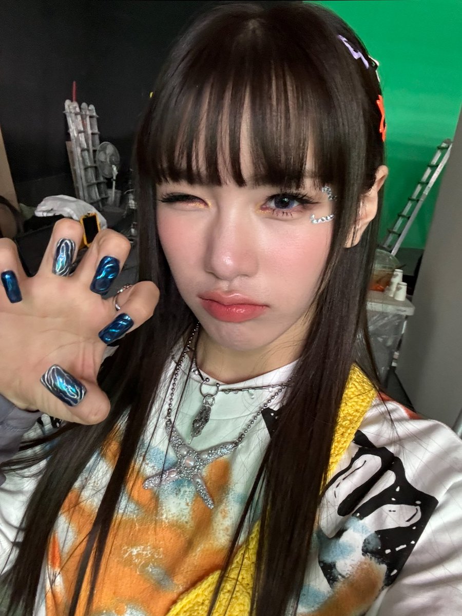 XXL이 막방이라니.. 막방이라니.. 😭😭
뮤비찍을때가 엊그제 같은데.. 말도 안돼요 흥흥
아쉬우니 뮤비 셀카라도..

#XXL #막방 
#YOUNGPOSSE #도은 #DOEUN