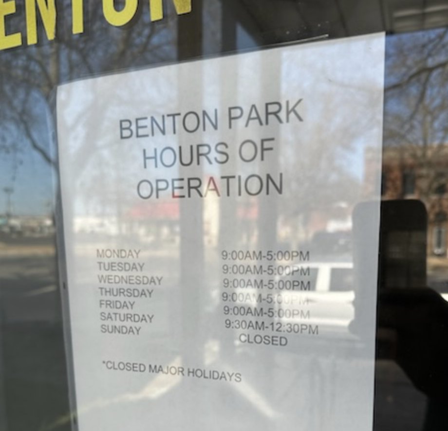 Cities need reliable communication networks to thrive. And that includes real mail. The US Post Office office in Benton Park, STL MO opens when it wants, closes without warning, operating with no regard for trusted and stated hours of operation. @USPS: We deserve better.