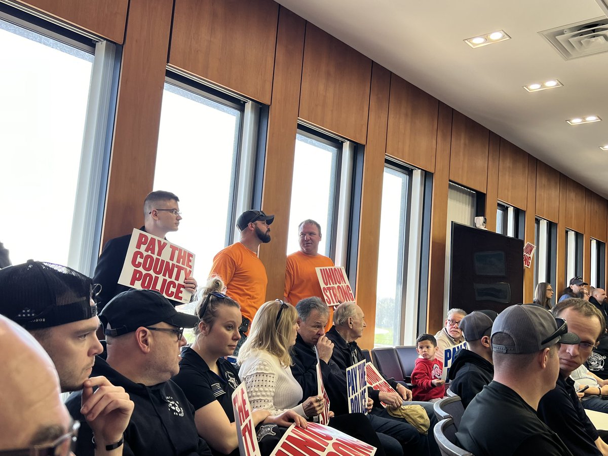 HTF394's tweet image. Hammond Teachers’ Federation supports our brothers and sisters of the Lake County Police Department and their struggles for a fair contract!
