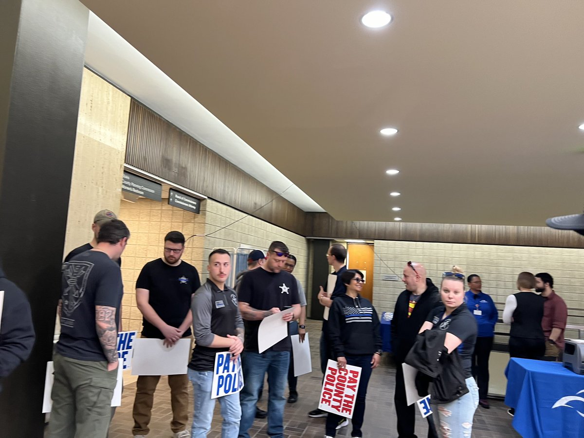 HTF394's tweet image. Hammond Teachers’ Federation supports our brothers and sisters of the Lake County Police Department and their struggles for a fair contract!