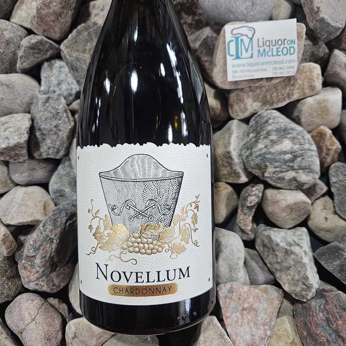 Novellum Chardonnay is full-bodied, rich, round, mouth-coating, and generous yet with a decent sense of balance. Peach, pineapple, and gentle oak shadings all make appearances.

#sprucegrove #stonyplain #liququoronmcleod #whitewine