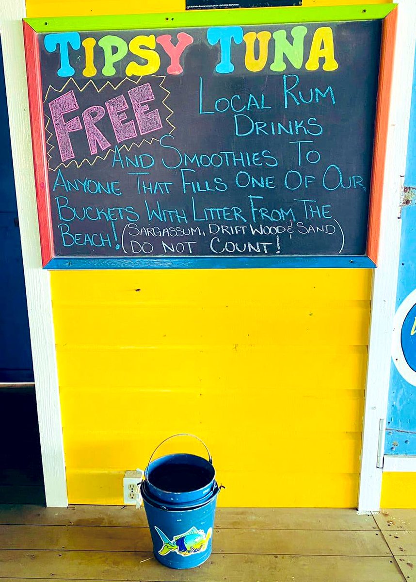 In #Belize the bars give you a free drink if you fill a bucket with trash from the beach. #oceancleanup #plasticpollution