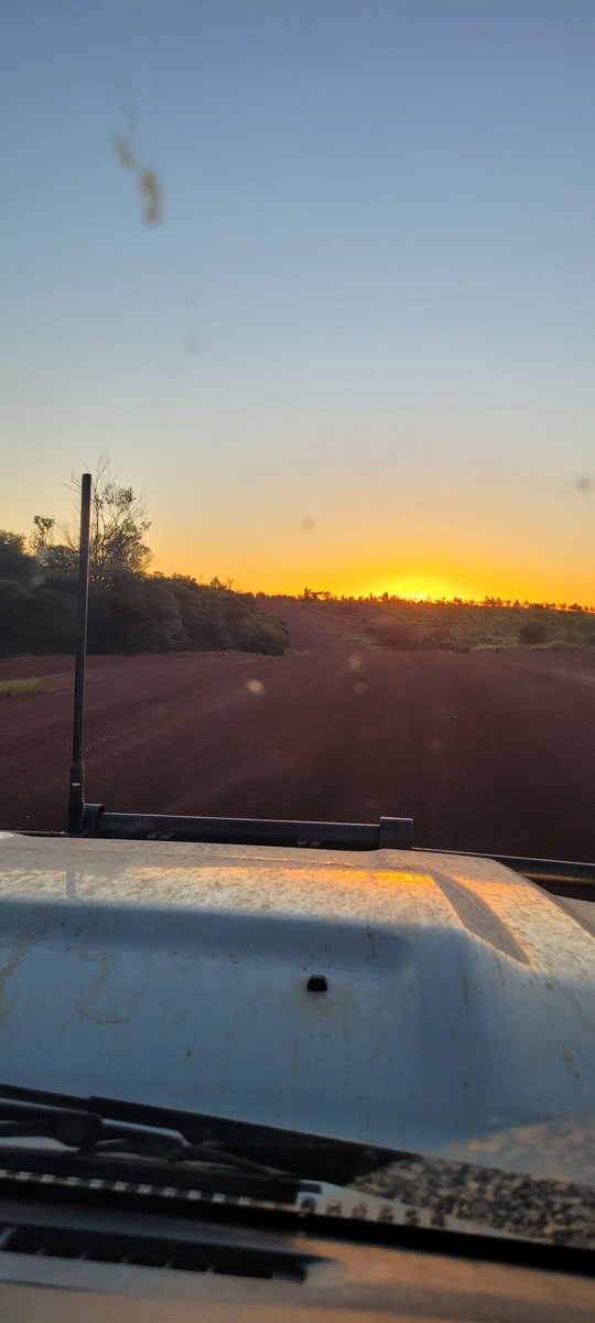 TerenceOBrien's tweet photo. Catching up with the GAA social on the morning commute! It's no Loup but it's not bad @thomasniblock #outback #oz https://t.co/5jIeW5Ahhi