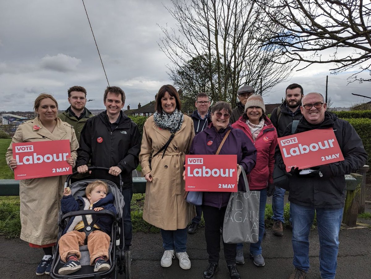 Huge thanks to @RachelReevesMP for joining us on the #labourdoorstep in Wortley this evening. Lots of support for our Labour candidate Kate Haigh ahead of the local elections on Thursday 2nd May 🌹