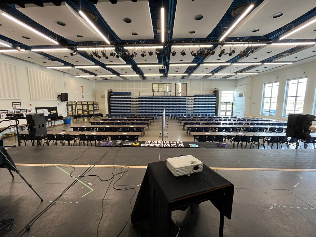 Tomorrow’s the day! We’re all set up for our system-wide Minecraft Esports Tournament. Schools across the junior and intermediate divisions are competing to see who will bring home the gold! 🥇 LET’S GO!!! @HCDSB @LoyolaHawksOak @PlayCraftLearn