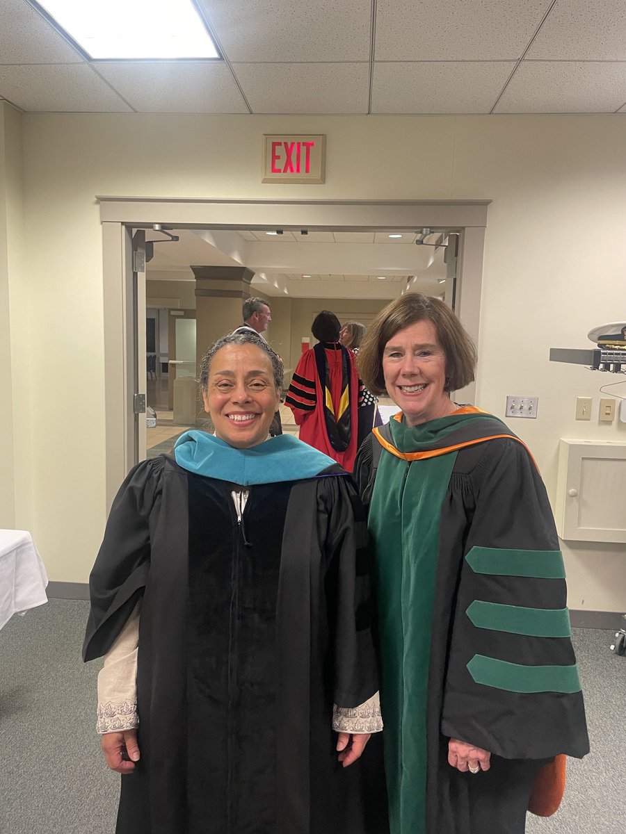 Thrilled to meet Michelle Howard, 1st woman 4-star admiral and 1st African American woman to command a ship in the U.S. Navy on the occasion of her Honorary Degree Conferral ⁦@holy_cross⁩ #amdg #50thAnniversaryofCoeducation ⁦@PresRougeau⁩