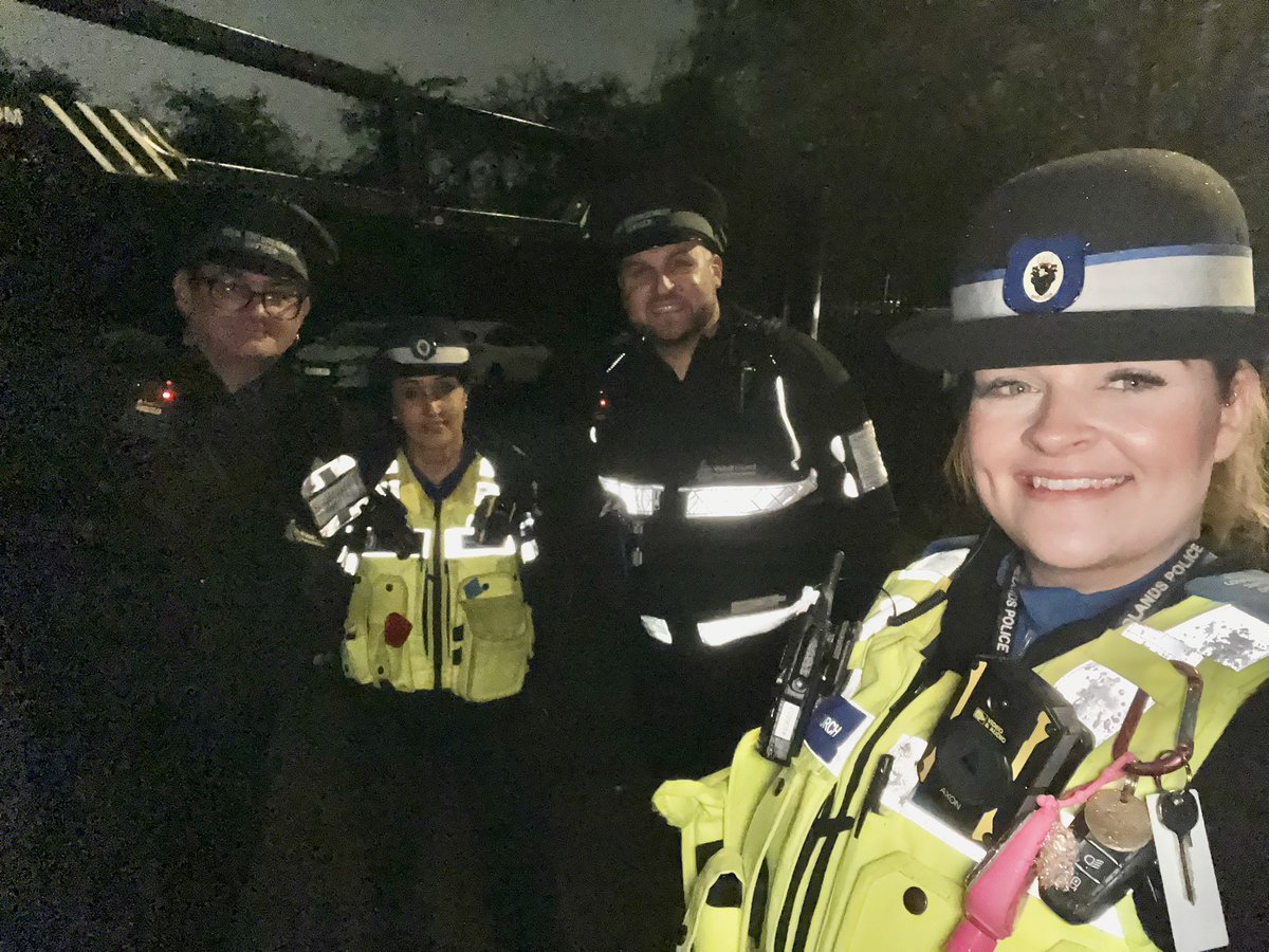 Yesterday evening in Willenhall, we teamed up with Civil enforcement officers from Walsall Council to conduct parking patrols along Noose Lane following numerous complaints from residents. 13 tickets were issued for illegal parking ❌🚓🚦