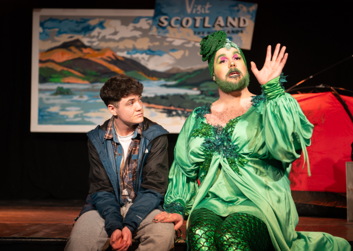 Enjoyed @HannahMcG2000’s debut play, Ness, directed by @debbiehannan @OranMorGlasgow for this week’s @PlayPiePint. @AftonMoran’s young queer Scot, camping by Loch Ness befriends a camp, green creature (not a Monster!) played by a hilarious Craig Hunter emerging from the loch.