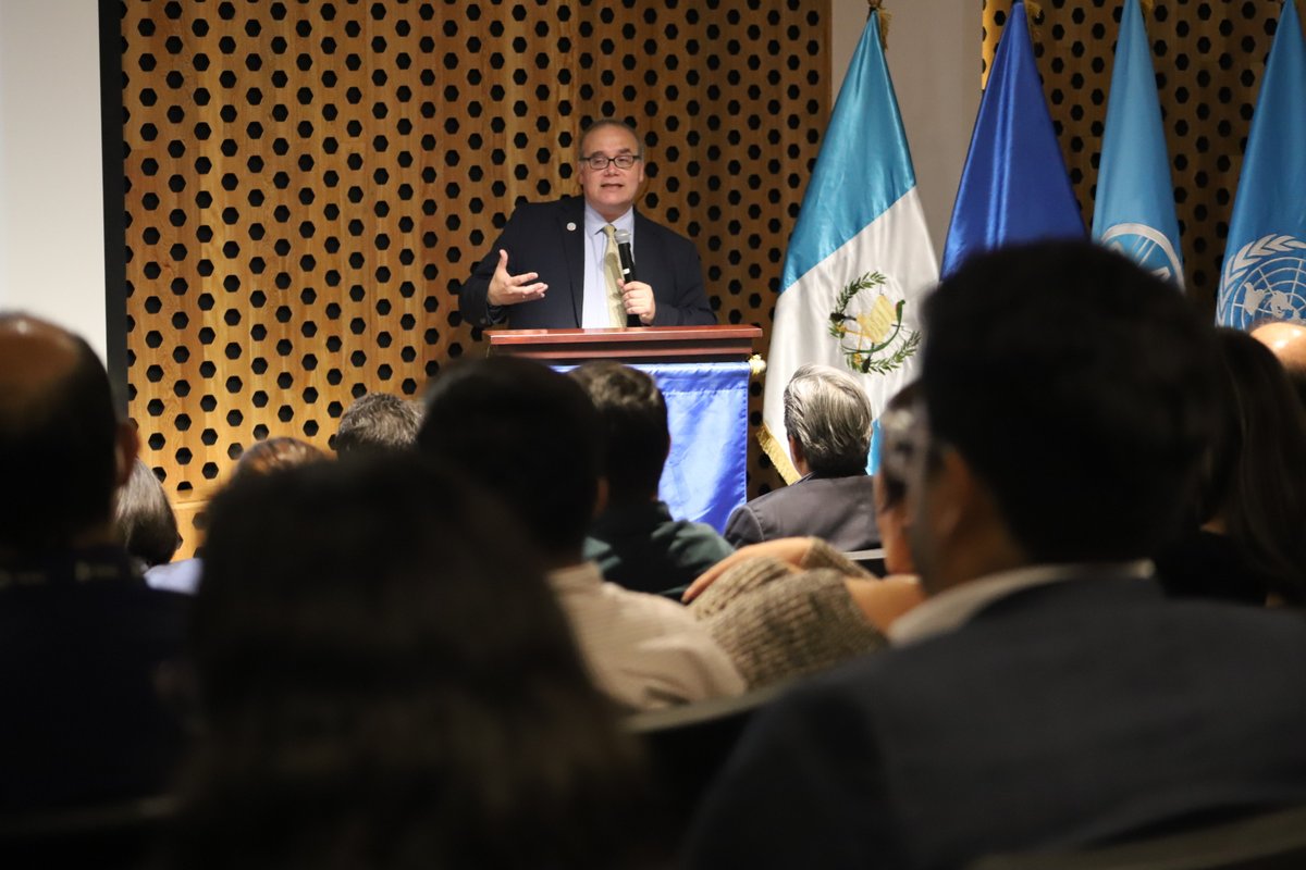 🔹@MaximoTorero, Economista Jefe de @FAO preside el conversatorio 'Perspectivas globales y regionales para el sector agropecuario 2024', organizado por @FAO junto con @AGEXPORTGT.