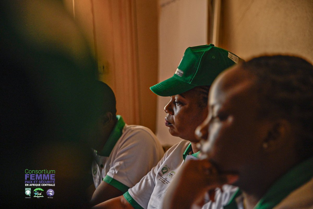 FPSACentrale's tweet photo. Heureux d’être  à Yaoundé au Cameroun dans le cadre du projet Femme,Paix et Sécurité en Afrique centrale 

Accueilli par nos collègues de ALVF  siège nous allons ensemble travailler sur l’harmonisation et l’actualisation des outils de travail pour l’avancement du projet.

1/2 https://t.co/VEcuHB3ei1