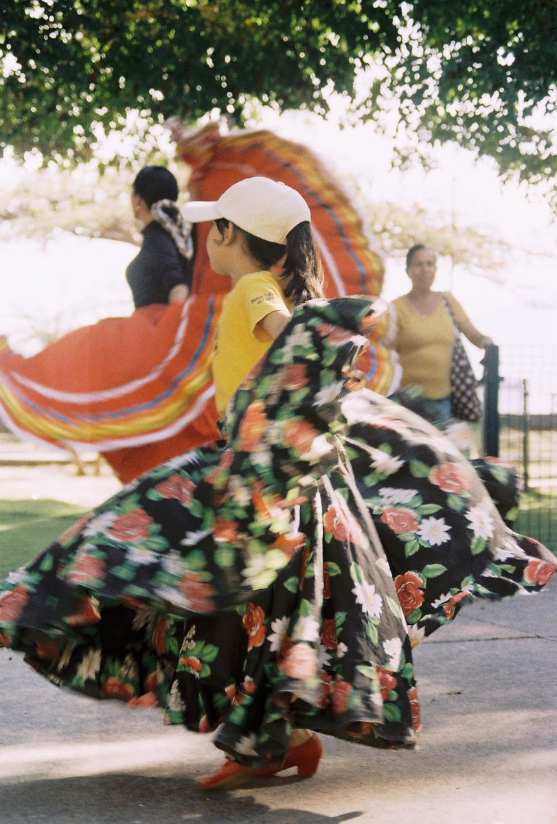 TormentasMexico's tweet photo. Jarabe tapatío. Guadalajara y Ajijic en febrero. Fotografías tomadas en Kodak 400.

#fotografía #KODAK #Jalisco #HospicioCabañas #aesthetic #film #rollo https://t.co/2bfmkFC6rp