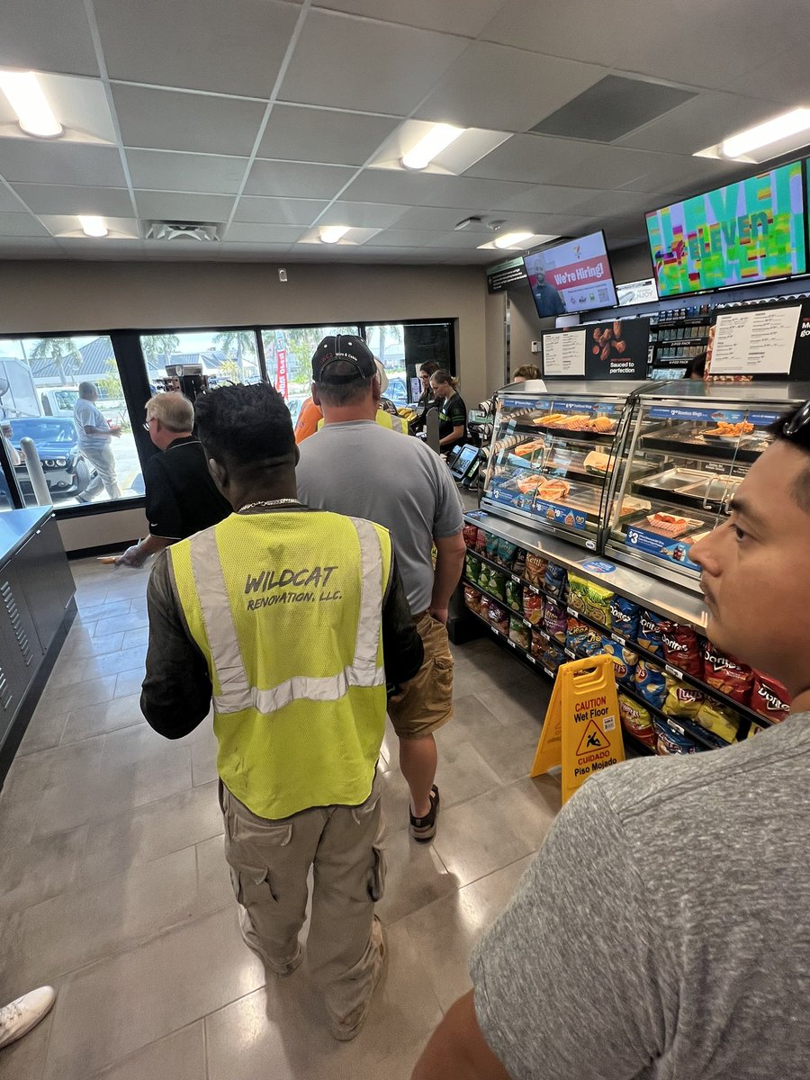 headboatwasher's tweet image. Stop in filled up the truck, and grab a bite at 7-Eleven Grand reopening on Fort Myers Beach!#swflresilient #fmb #2weeks