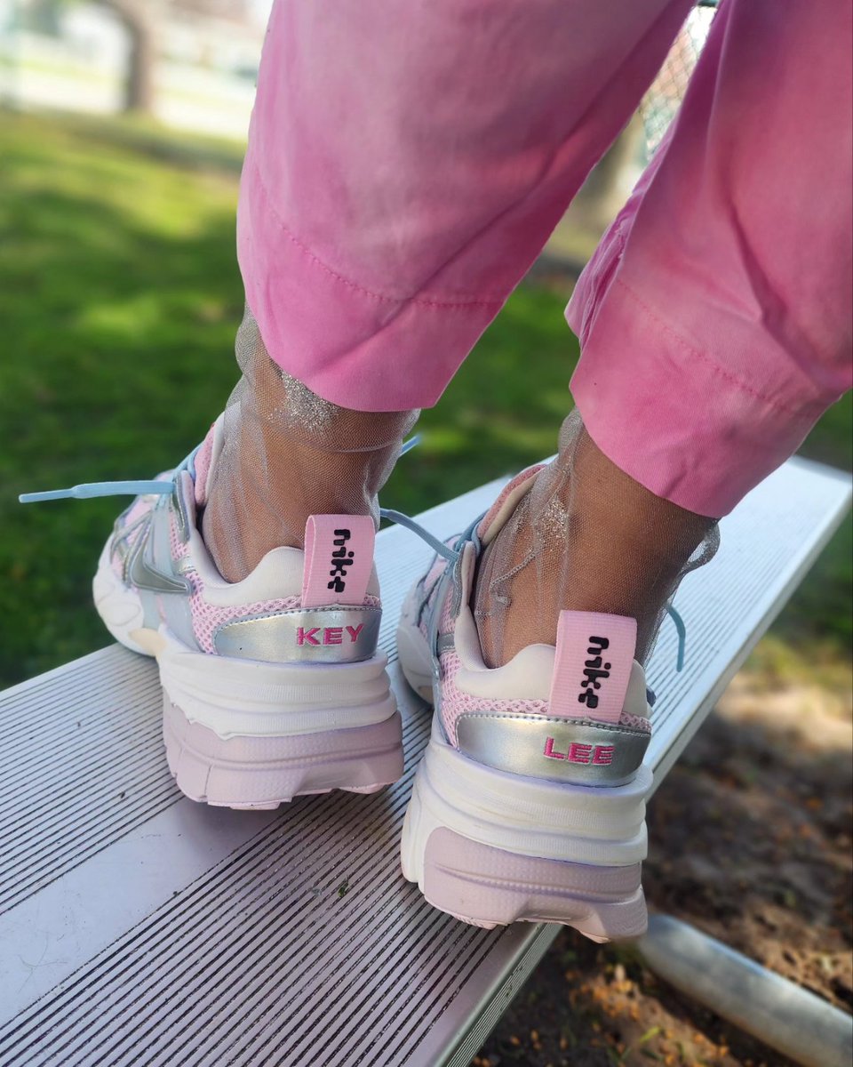 'Baby, she's a whole lot of woman' 💅🏽💫🩷 👟: Nike V2K Run 'Key Lee' 🥰🫶🏽 So yeah, yall know I made these on NikeID. I absolutely love how they came out. Someone hire me in design ! I have a lot of ideas 🤣 also they're comfy AF !!! Also, they came with a V2K hangtag mirror…