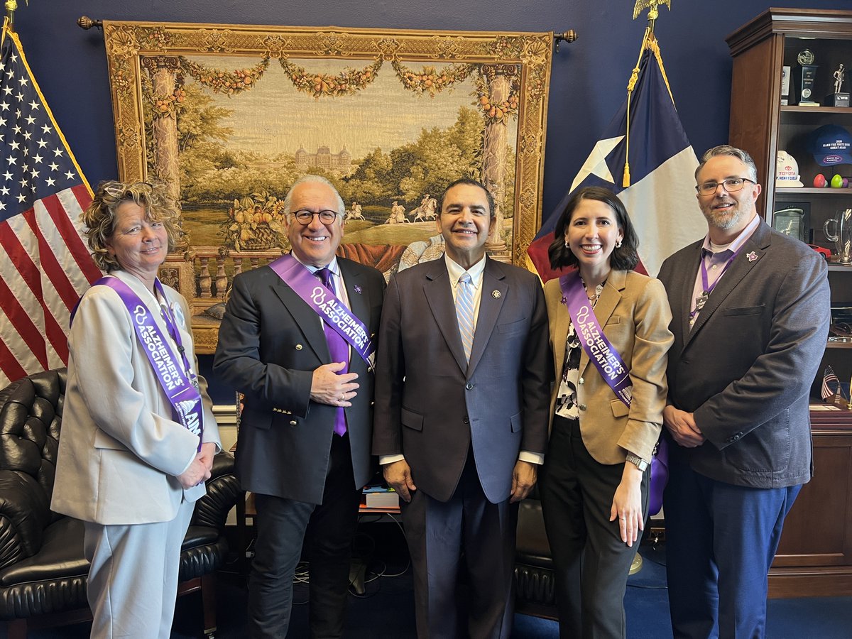 alzsatx's tweet photo. Thank you to @RepCuellar for meeting with our advocates today as we work together to advance policies to improve the lives of all those impacted by Alzheimer’s &amp; all other dementia. #ENDALZ #alzforum https://t.co/PDo1cjTQ5d