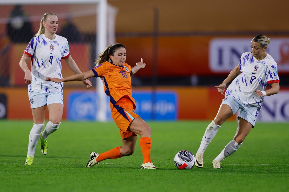 [Sélection - Qualification Euro]
Pays-Bas 🇳🇱1-0🇳🇴 Norvège
90mn pour Daniëlle Van de #Donk et Damaris #Egurrola