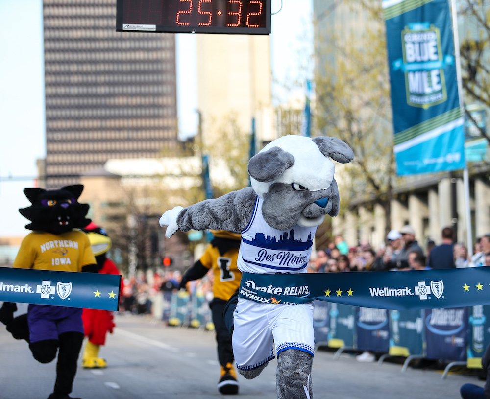 DrakeAlumni's tweet image. From road races, beautiful bulldogs, and athletic feats to alumni parties and reunions, there is a lot to look forward to during the 2024 Drake Relays. To help you plan out your ultimate Relays experience, check out this guide with the full relay rundown. bit.ly/3UdMcEB