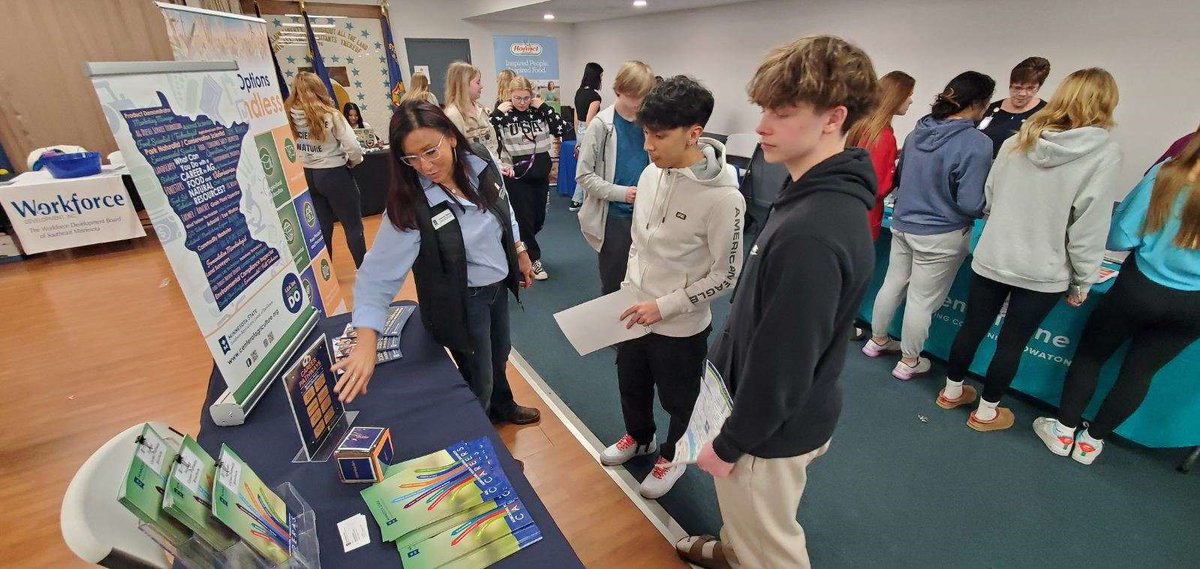 centerofag's tweet photo. We enjoyed participating in the Blooming Prairie Chamber Of Commerce's annual career fair yesterday.  It was truly inspiring to interact with students who are eager to explore various AFNR career paths. Their curiosity and enthusiasm were contagious! #BloomingPrairieChamber https://t.co/j7jYhEeW8k