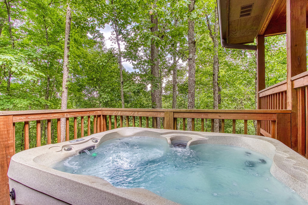 'Bear Point' is a stunning one level 2-bed, 2-bath cabin that will absolutely take your breath away!

Book your stay today! 👇
bearcampcabins.com/cabins/bear-po…

#pigeonforge #gatlinburg #smokymountains #vacation #cabinlife